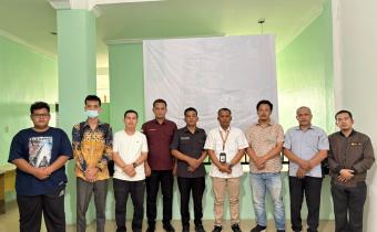 Bawaslu Kabupaten Labuhanbatu Utara bersama KPU Kabupaten Labuhanbatu Utara berfoto bersama usai kegiatan Refleksi dan Pemetaan Tahapan Potensi Sengketa Pemilihan Tahun 2024, Kamis (8/10/2026).