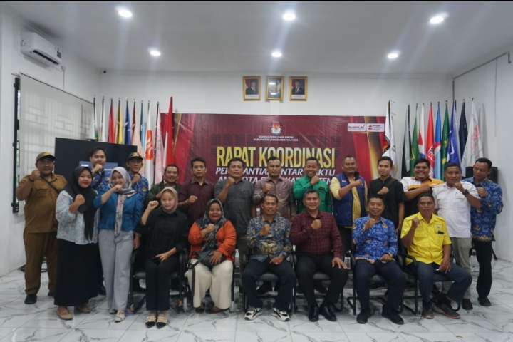 Suasana Rapat Koordinasi Penggantian Antarwaktu (PAW) Anggota DPRD Kabupaten/Kota yang digelar KPU Labura, dihadiri Bawaslu Labura, perwakilan partai politik, Kesbangpol, dan Sekretariat DPRD Labura, Rabu (17/9/2025)