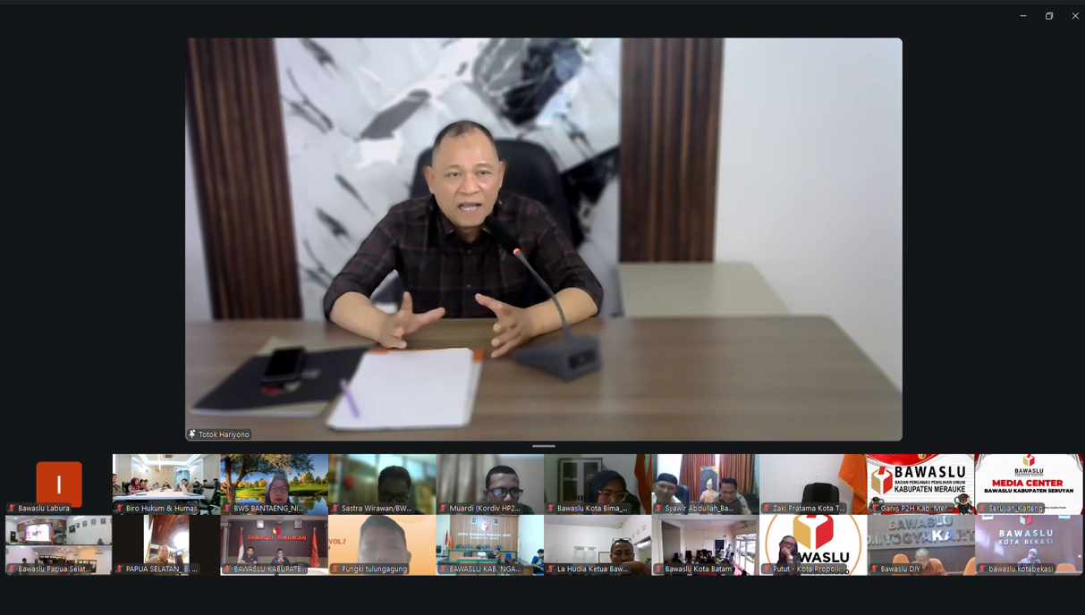 Anggota Bawaslu RI, Totok Haryono, saat menyampaikan materi Konsolidasi Demokrasi sebagai upaya penguatan kualitas pemilu dan pendidikan politik masyarakat.