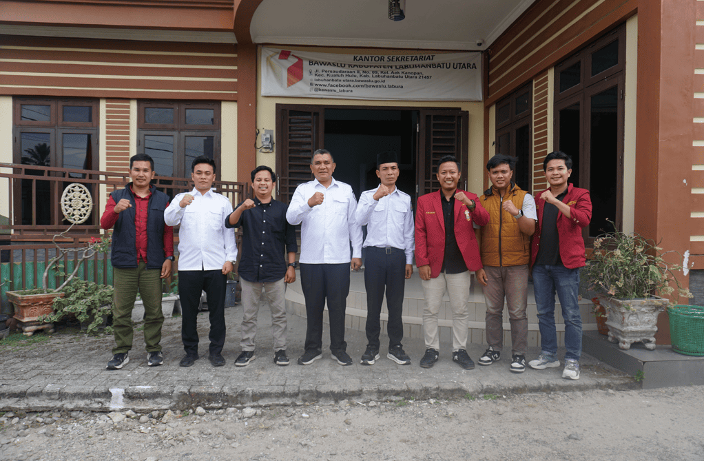 Foto Bersama Bawaslu Labura dengan IMM Labura Kegiatan Konsolidasi Mengawal demokrasi (4/3/2026)