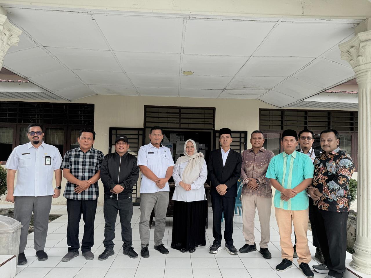 Foto Bersama Bawaslu Labura, KPU Labura dengan Cabdis Pendidikan