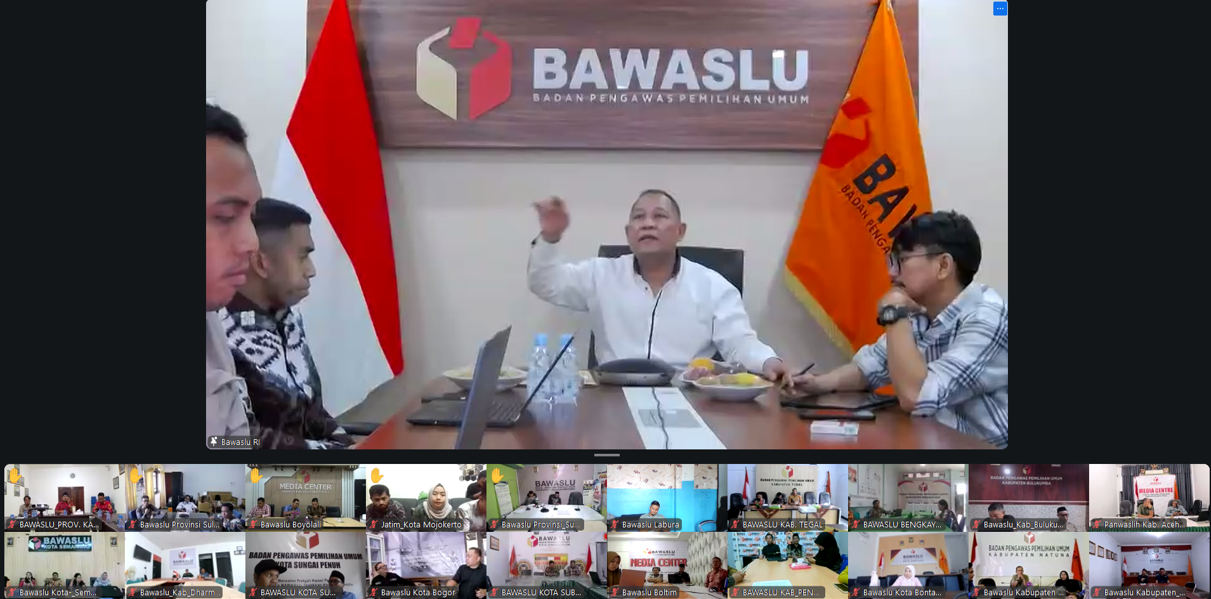 Bawaslu Kabupaten Labuhanbatu Utara mengikuti Zoom Meeting bersama Bawaslu RI terkait pelaporan kegiatan konsolidasi demokrasi, Kamis (30/4/2026), dari kantor Bawaslu Labura.
