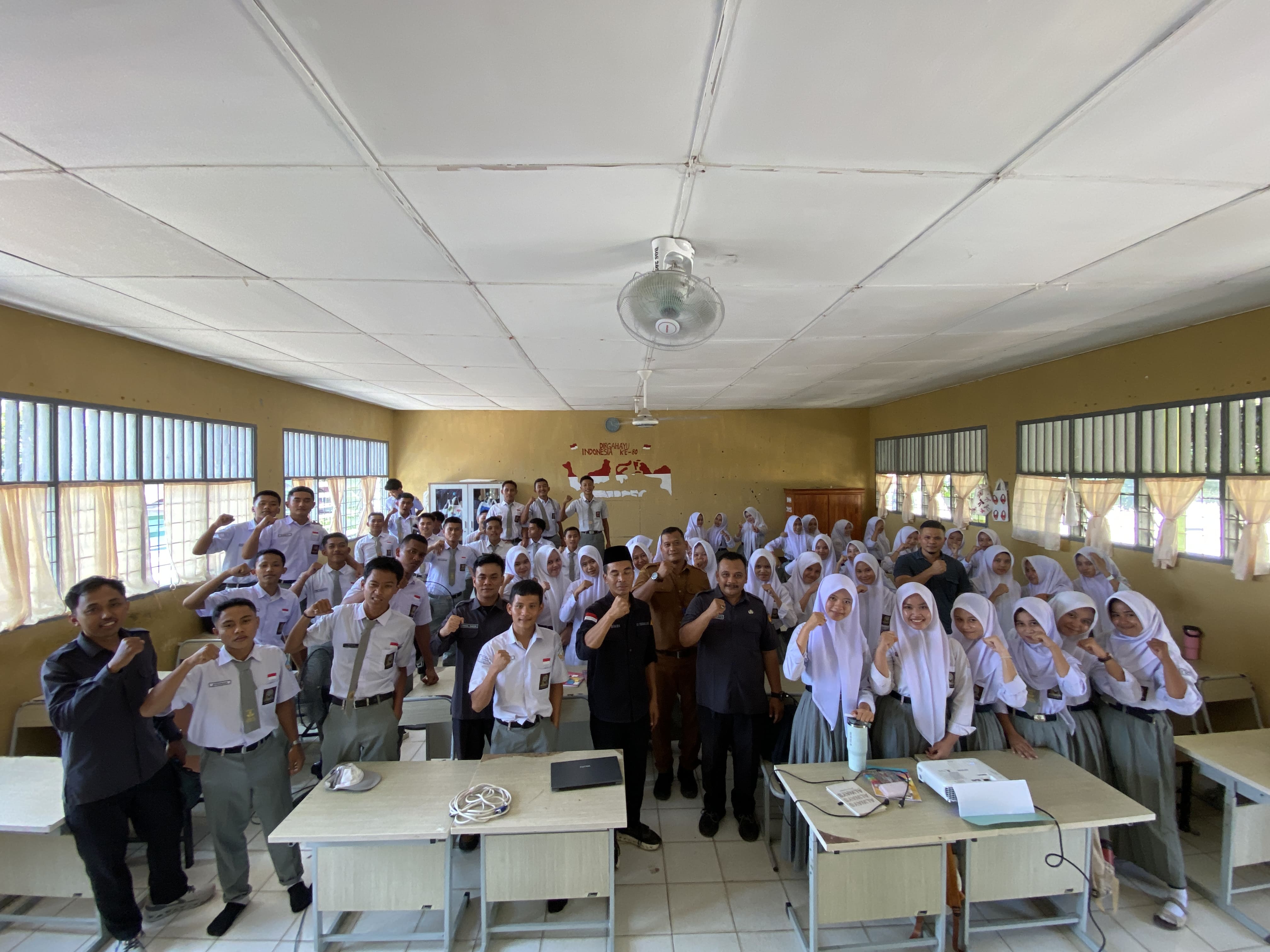 Bawaslu Labura melaksanakan sosialisasi pendidikan pemilih pemula kepada siswa SMA Negeri 1 Marbau, Senin (24/8/2026).