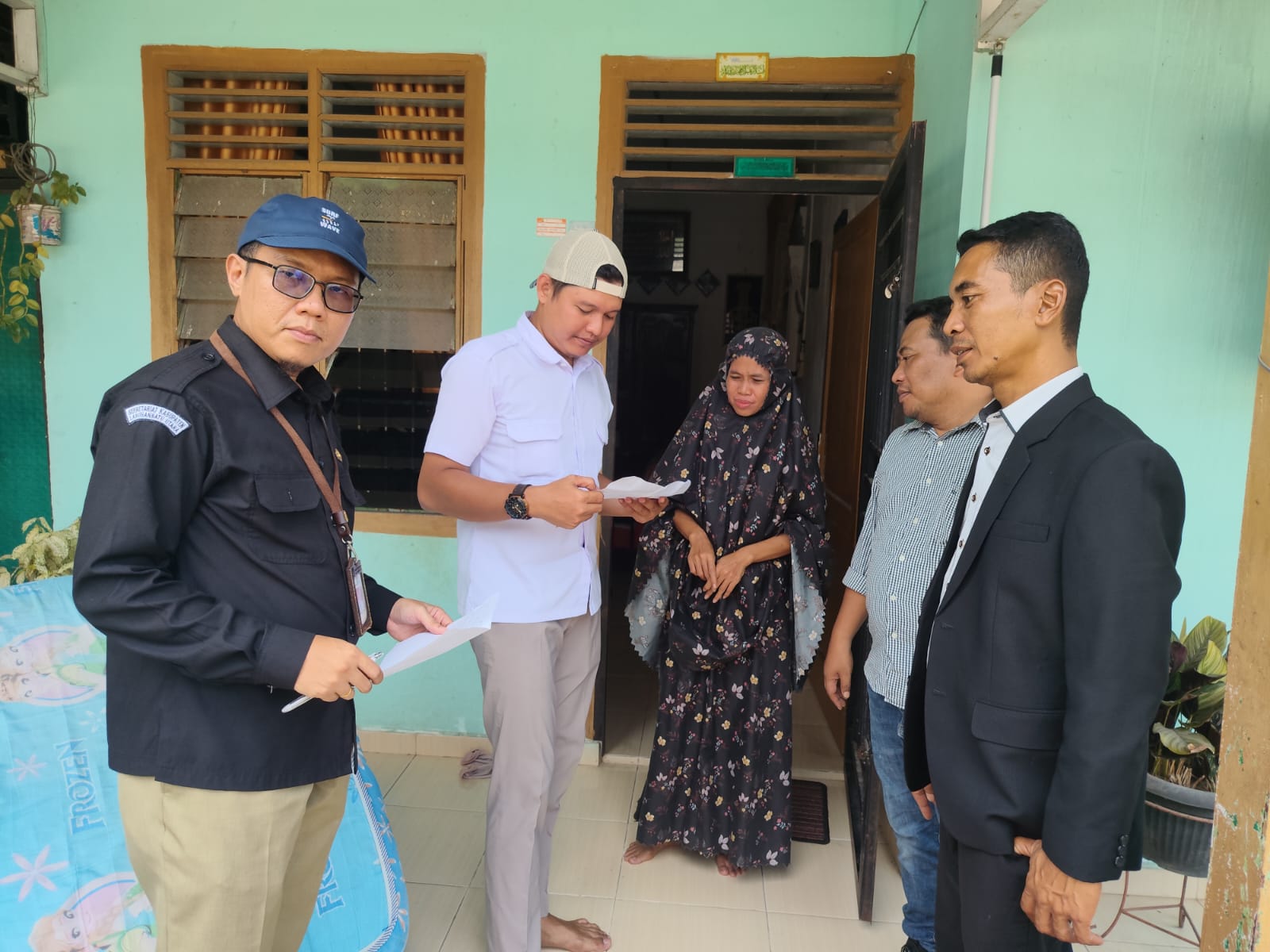 Bawaslu Kabupaten Labuhanbatu Utara melalui Koordinator Divisi HP2H Supriadi bersama staf melaksanakan pengawasan kegiatan Pencocokan dan Penelitian Terbatas (Coktas) di lingkungan Aek Kanopan, Kecamatan Kualuh Hulu, Rabu (19/8/2026).