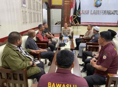 Audiensi Bawaslu Labura bersama Polres Labuhanbatu terkait penguatan sinergi dan koordinasi kelembagaan dalam mendukung pengawasan demokrasi yang aman dan berintegritas. (Kamis, 7 Mei 2026).