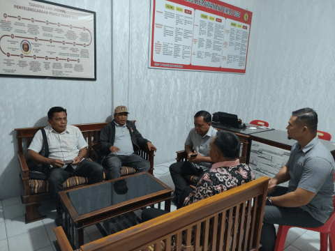 Koordinator Divisi HP2H Bawaslu Kabupaten Labuhanbatu Utara, Supriadi, melaksanakan pengawasan terhadap proses Pencocokan dan Penelitian (Coklit) Data Pemilih Triwulan III Tahun 2026 yang dilaksanakan KPU Kabupaten Labuhanbatu Utara di Polres Labuhanbatu.