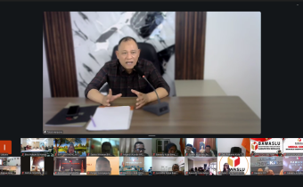 Anggota Bawaslu RI, Totok Haryono, saat menyampaikan materi Konsolidasi Demokrasi sebagai upaya penguatan kualitas pemilu dan pendidikan politik masyarakat.
