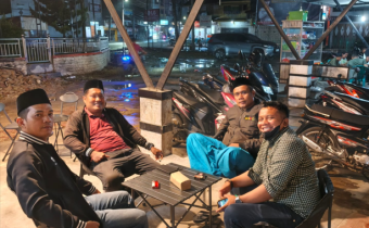 Anggota Bawaslu Kabupaten Labuhanbatu Utara, Juskanri Sihaloho, saat melaksanakan Konsolidasi Demokrasi bersama Ketua PPDI, Ketua PPI, dan Wakil Ketua Sarekat Islam Labuhanbatu Utara di Aekkanopan, 23 Februari 2026.