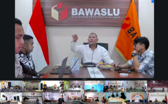 Bawaslu Kabupaten Labuhanbatu Utara mengikuti Zoom Meeting bersama Bawaslu RI terkait pelaporan kegiatan konsolidasi demokrasi, Kamis (30/4/2026), dari kantor Bawaslu Labura.