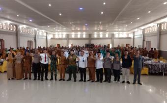 Foto bersama usai pelaksanaan Focus Group Discussion (FGD) Pencegahan dan Pemberantasan Penyalahgunaan serta Peredaran Gelap Narkotika (P4GN) di Aula Ahmad Dewi Syukur, Senin (11/05/2026), sebagai bentuk komitmen bersama memperkuat sinergi lintas sektor dalam mewujudkan Labuhanbatu Utara yang bersih dari narkoba.