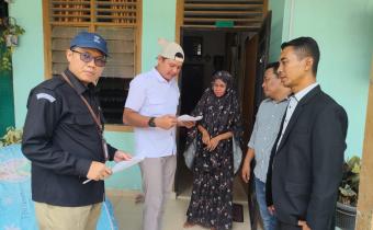 Bawaslu Kabupaten Labuhanbatu Utara melalui Koordinator Divisi HP2H Supriadi bersama staf melaksanakan pengawasan kegiatan Pencocokan dan Penelitian Terbatas (Coktas) di lingkungan Aek Kanopan, Kecamatan Kualuh Hulu, Rabu (19/8/2026).