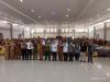 Foto bersama usai pelaksanaan Focus Group Discussion (FGD) Pencegahan dan Pemberantasan Penyalahgunaan serta Peredaran Gelap Narkotika (P4GN) di Aula Ahmad Dewi Syukur, Senin (11/05/2026), sebagai bentuk komitmen bersama memperkuat sinergi lintas sektor dalam mewujudkan Labuhanbatu Utara yang bersih dari narkoba.