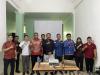 Foto bersama Ketua Bawaslu Kabupaten Labuhanbatu Utara, Maruli Sitorus, Ketua KPU Kabupaten Labuhanbatu Utara, Bambang Desriandi, beserta jajaran staf Bawaslu Labuhanbatu Utara usai pelaksanaan kegiatan Penguatan Kapasitas SDM dengan tema Tata Kelola Arsip dan Dokumentasi,Kamis (16/7/2026).
