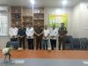 Ketua Bawaslu Kabupaten Labuhanbatu Utara Maruli Sitorus bersama Anggota Bawaslu Juskanri Sihaloho dan Supriadi berfoto bersama Kepala Kejaksaan Negeri Labuhan Batu Jeffry Paultje Maukar, S.H., M.H., usai melaksanakan koordinasi dan silaturahmi di Kantor Kejaksaan Negeri Labuhan Batu, Rabu (7/10/2026).
